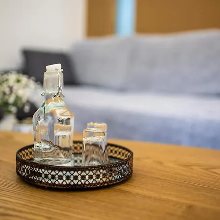 Polytelia Διαμέρισμα Κάρυστος