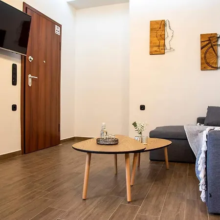 Polytelia Διαμέρισμα Κάρυστος